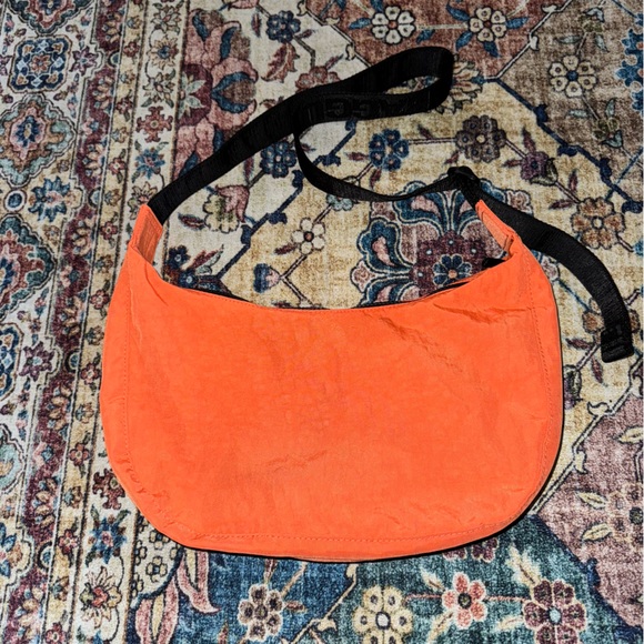 BAGGU Medium Nylon Crescent - Nasturtium - Picture 1 of 4